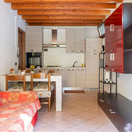 Casa Girasole, Ospitar Apartment Costa Volpino