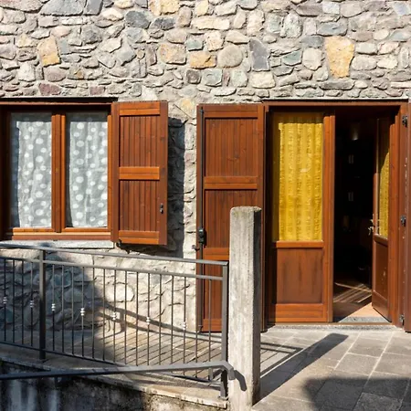 Casa Girasole, Ospitar