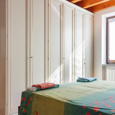 Casa Girasole, Ospitar Apartment Costa Volpino