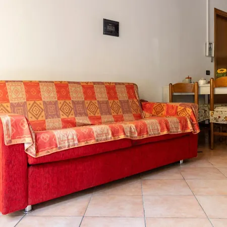 Apartment Casa Girasole, Ospitar Costa Volpino